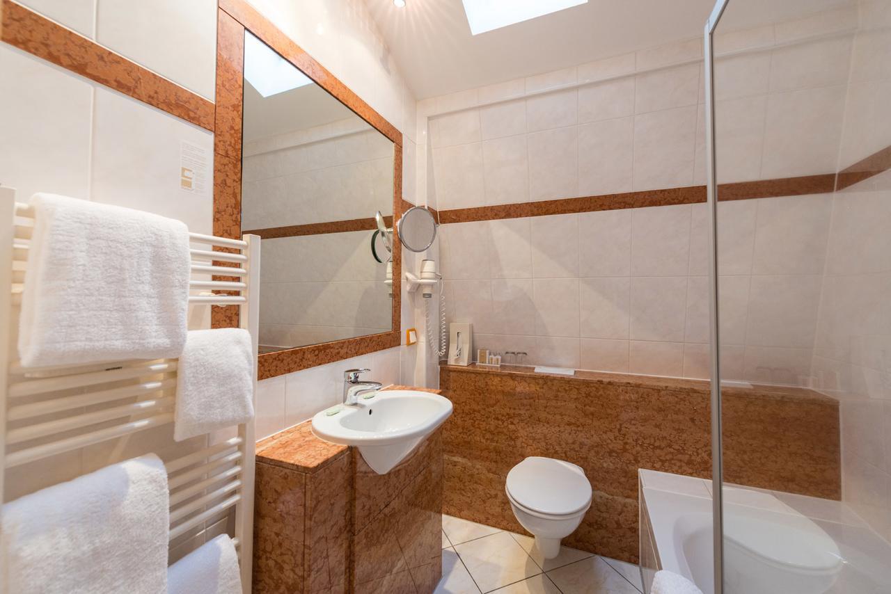 Hotel Heinz Höhr-Grenzhausen Pokoj fotografie